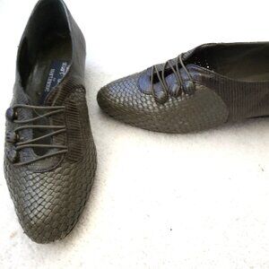 STUART WEITZMAN -- Olive Green Woven Leather - 5-1/2